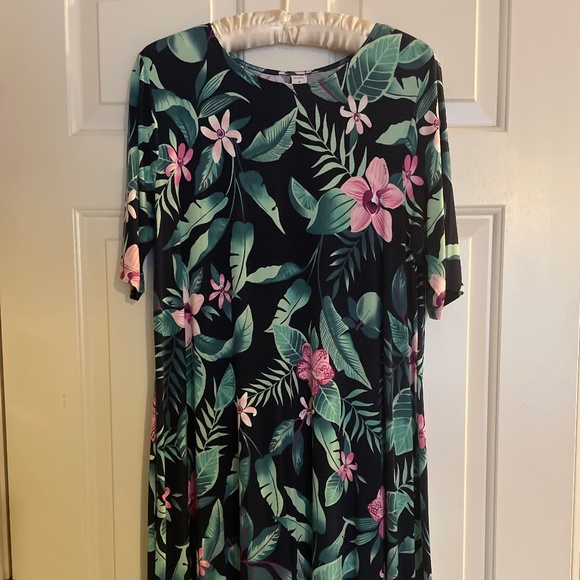 Old Navy Dress in shades of green & pink with a deep navy background - Picture 2 of 6